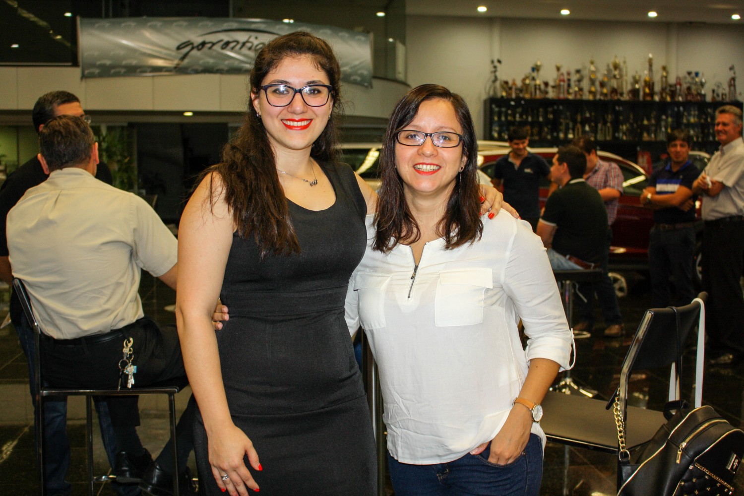 Maura Barreto de DTP y Claudia Cano de Assist Card