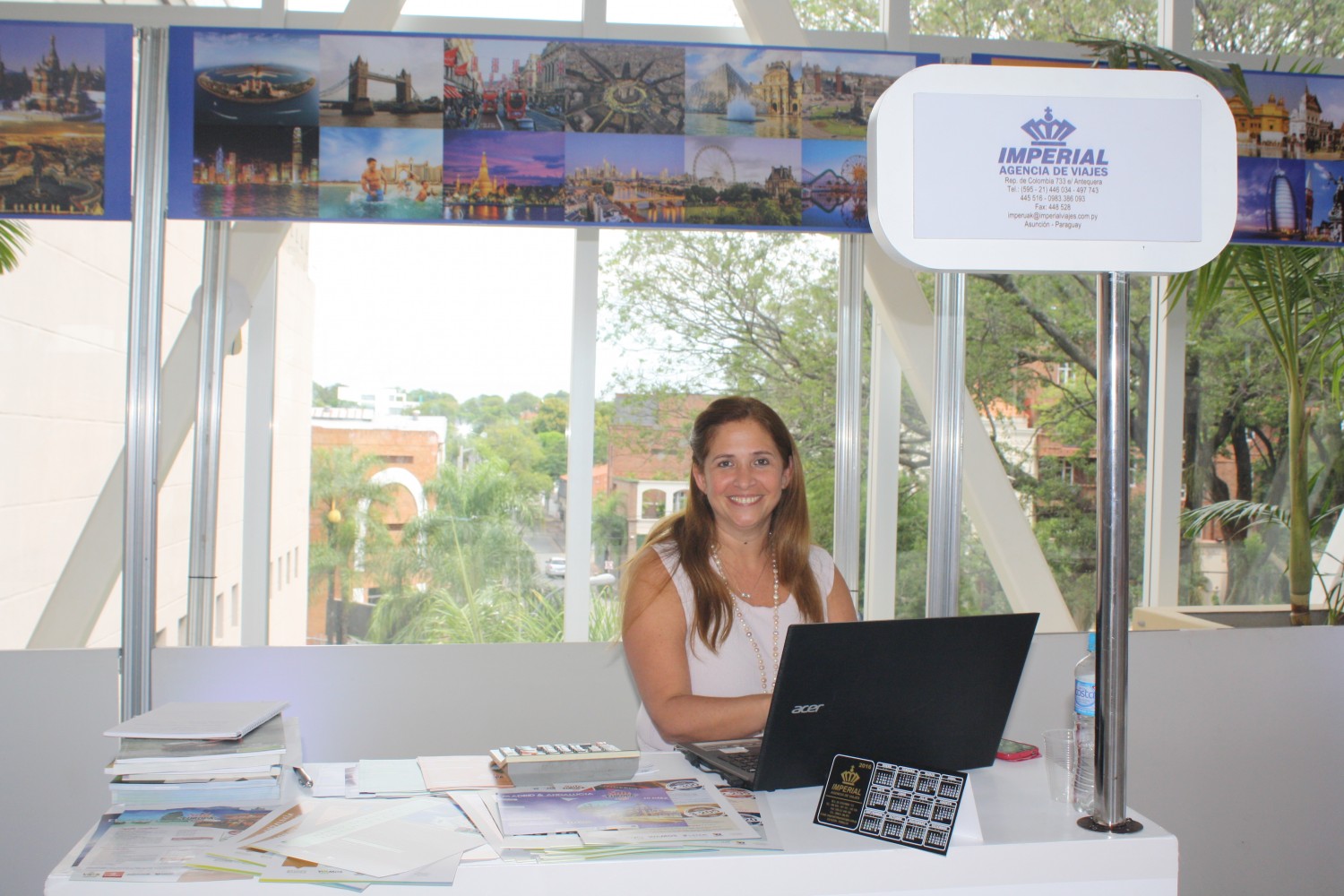 Representante de la agencia de viajes Imperial