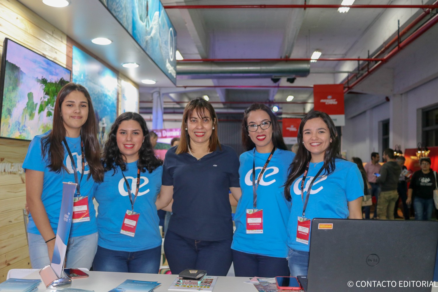 Marta Ruiz y el equipo de Air Europa