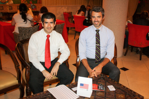 Miguel Ocampos y el Vice Consul Edward Swann de la Embajada de los Estados Unidos de America en Paraguay