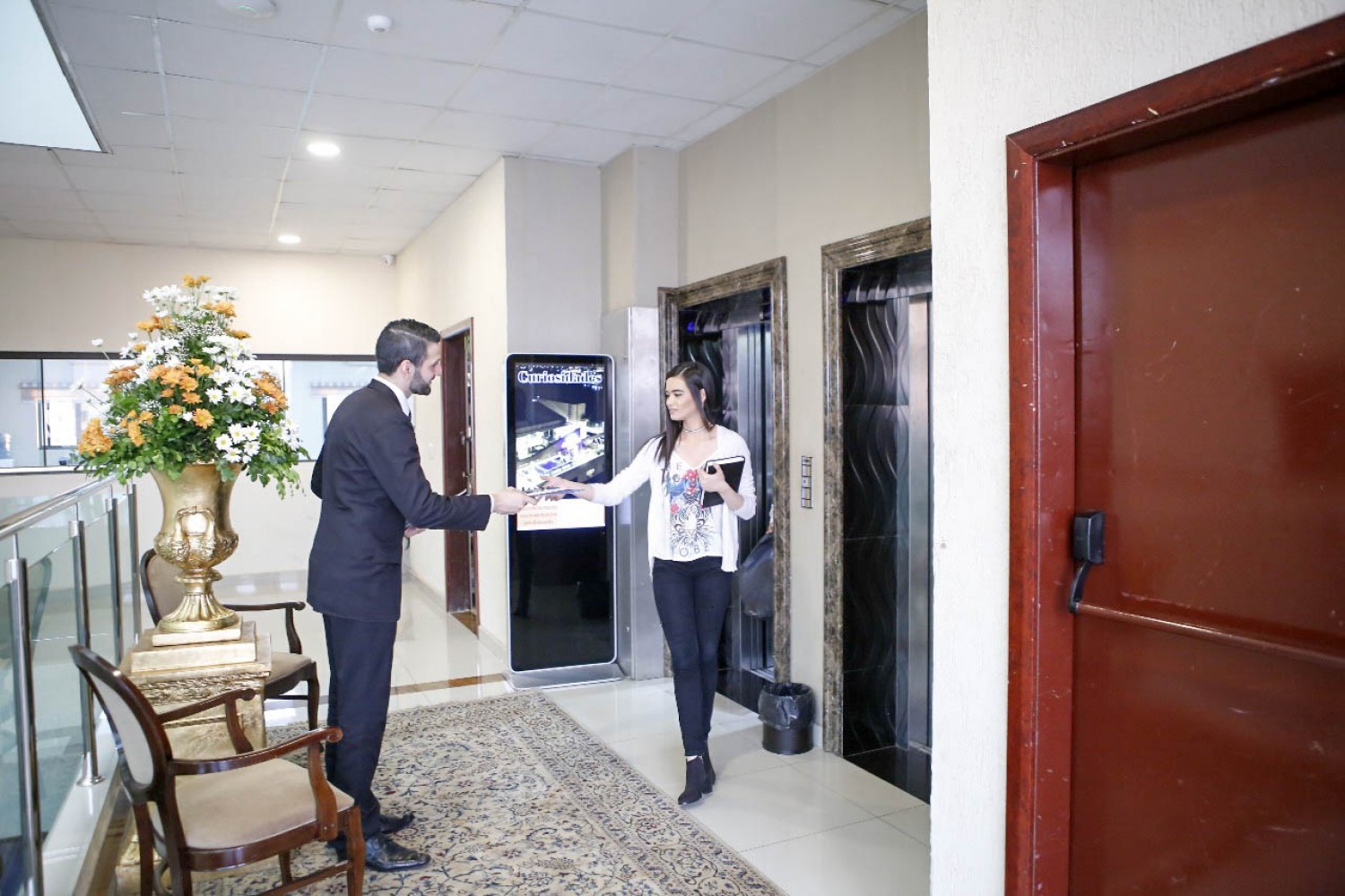 AlejandroSosa, recibiendo a los invitados