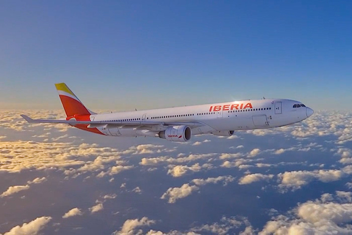 Foto de avion volando de Iberia
