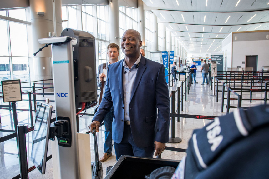 Tecnología biométrica utilizada en un aeropuerto de Estados Unidos