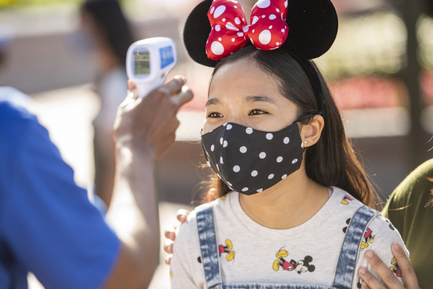 Disney nuevamente exige el uso de tapabocas en interiores de sus parques