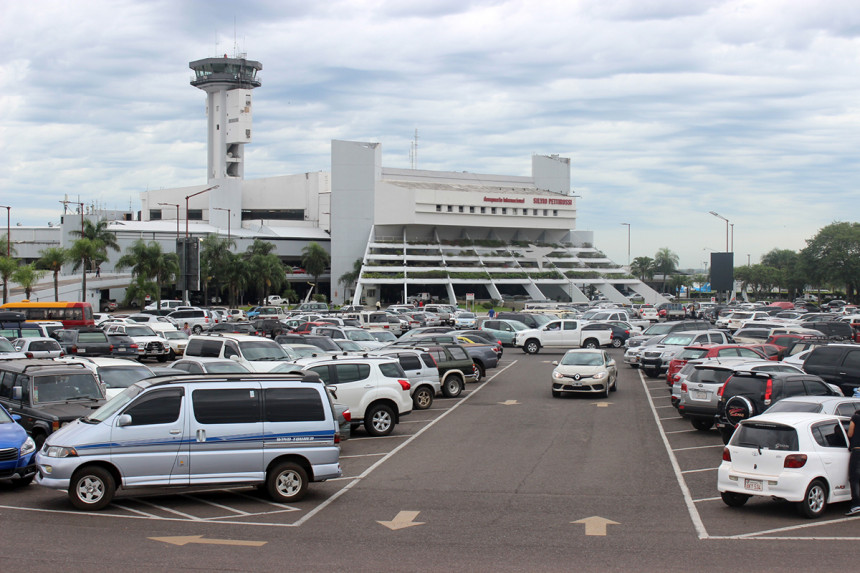 La DINAC exonera por seis meses el pago de algunas tasas aeroportuarias a líneas aéreas