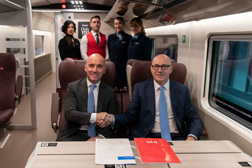 Air Europa firman un acuerdo multimodal que permite comprar viajes combinados de tren y avión