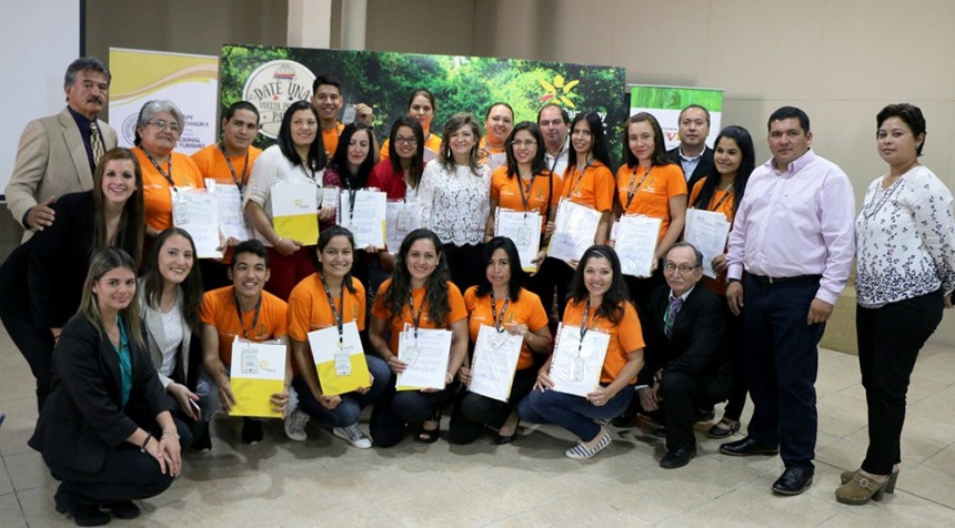 Reciben certificados de "Informadores Turísticos" jóvenes de Paraguarí y Cordillera 