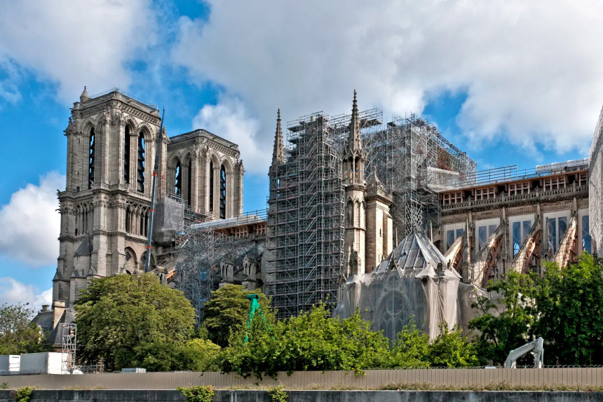 La Ciudad Luz ubica a la naturaleza en primer plano en los alrededores de Notre Dame