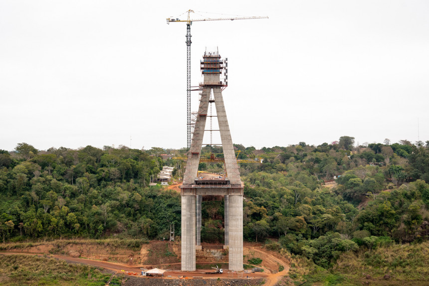 Culminan obras en primera torre del Puente de Integración  Brasil –Paraguay