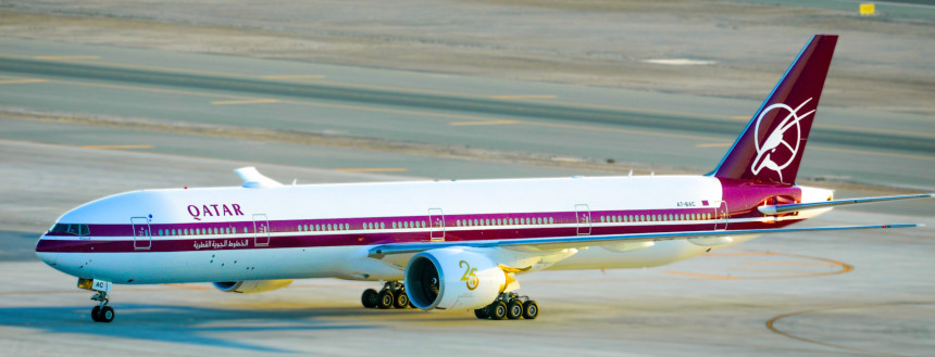 Qatar Airways presenta un avión retro para celebrar sus 25 años