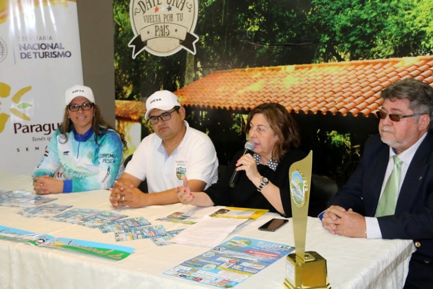  Doris Penoni, de la Senatur explicando en compañía de Abel Brítez, Roque Ramírez y Sonia Medina