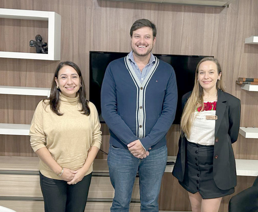 Rosa Gonzalez, Jose Carlos Brunetti y Samanta Piyuka