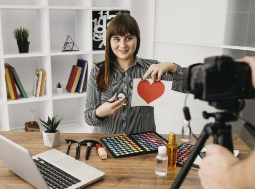 Como potenciar las ventas con tecnología digital en curso de Maral Turismo y la Academia Crandi