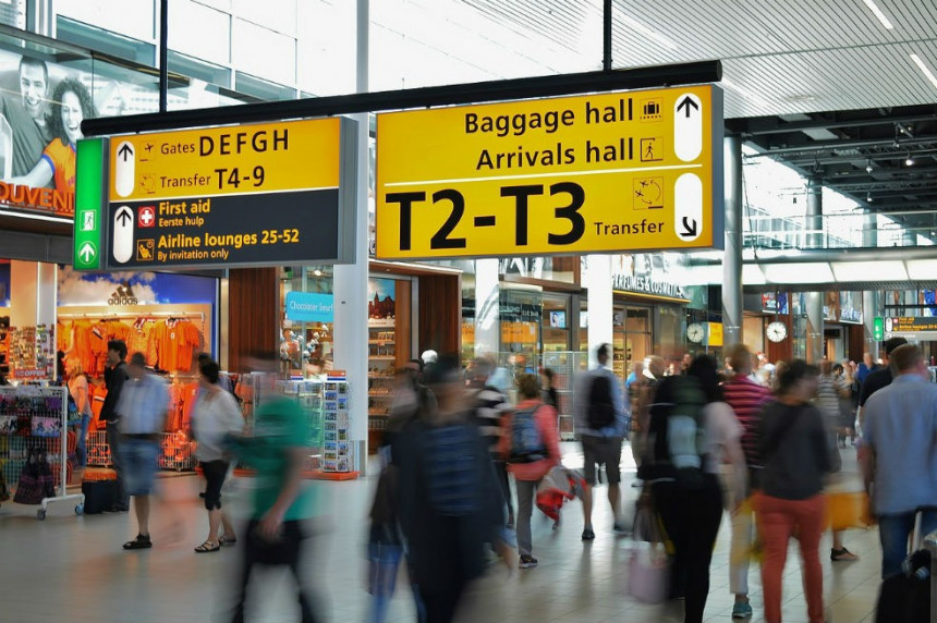 Aumentan límite de líquidos en equipaje en aeropuertos 