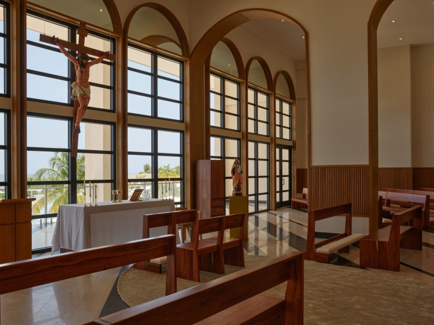 AVA Resort Cancún incorpora una capilla católica frente al mar para bodas en destino