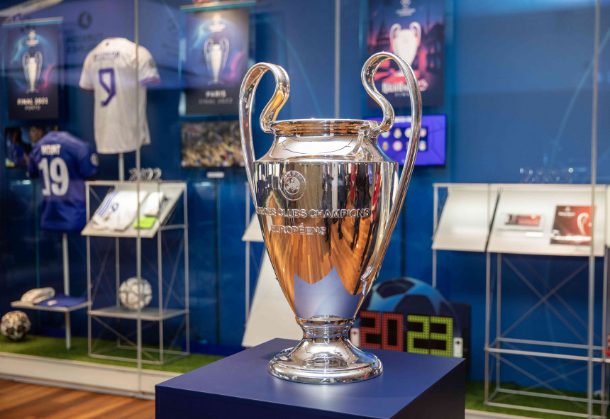Turkish Airlines inaugura exposición sobre las finales de la UEFA Champions League en el Executive Lounge de Estambul