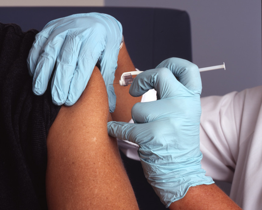 Universidad de Oxford iniciará la distribución de la vacuna contra el COVID-19