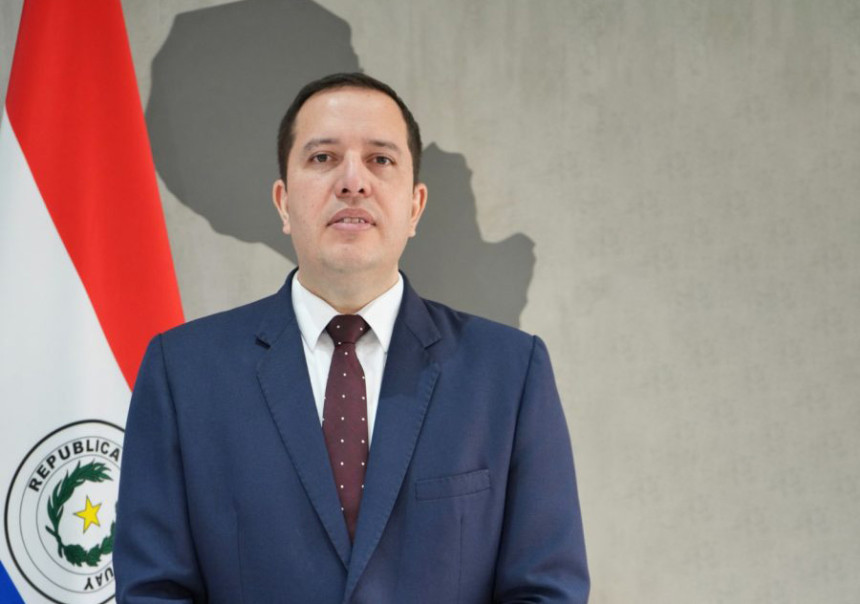 Ministro de Turismo presenta renuncia argumentando “motivos particulares y de dignidad personal”