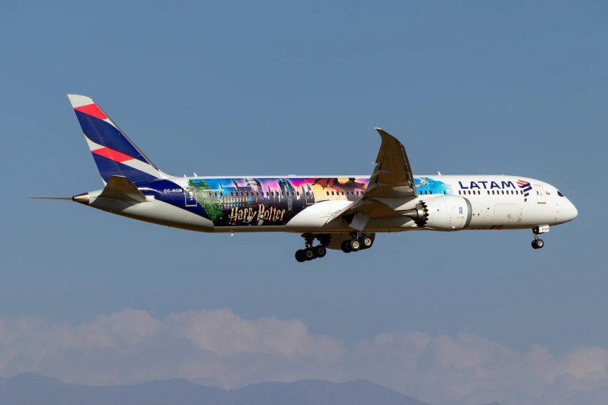 Fanáticos de Harry Potter podrán celebrar 25 años de magia en un vuelo temático de LATAM