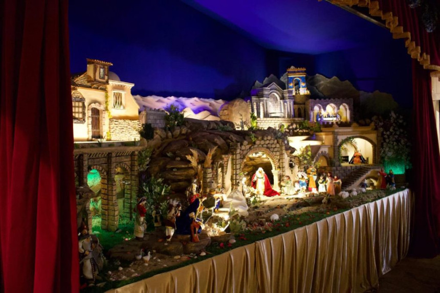 Luces y tradición en la celebración de la Navidad en Paraguay