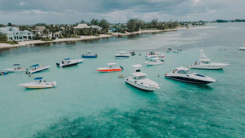Las Islas Caimán levantan todas las restricciones de viajes relacionadas con COVID