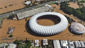 Lluvias e inundaciones en Brasil provocan cierre temporal del aeropuerto de Porto Alegre
