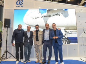 Air Europa bautizó su nuevo Dreamliner con el nombre de Luis Fonsi y la frase “Yo quiero un mundo contigo”