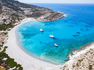 Hamacas, sombrillas y bares están prohibidos en playas de Grecia