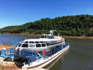 Una atracción imperdible en Iguazú, paseos en catamarán 