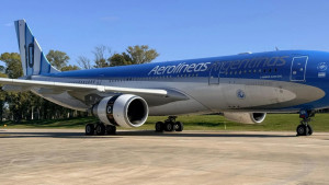 Aerolíneas Argentinas presenta su livery conmemorativo de cara al Mundial de Fútbol  