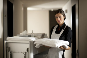 La cancelación de limpiezas diarias en las habitaciones de hotel la padecen también las housekeeping