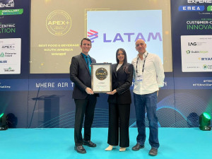 LATAM recibe premio a “Mejor servicio de alimentación y bebidas a bordo”