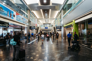 Aeropuerto de Miami registra cifra récord de pasajeros en primer semestre