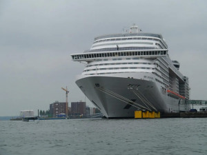 Ámsterdam proyecta prohibir cruceros transatlánticos desde el 2035
