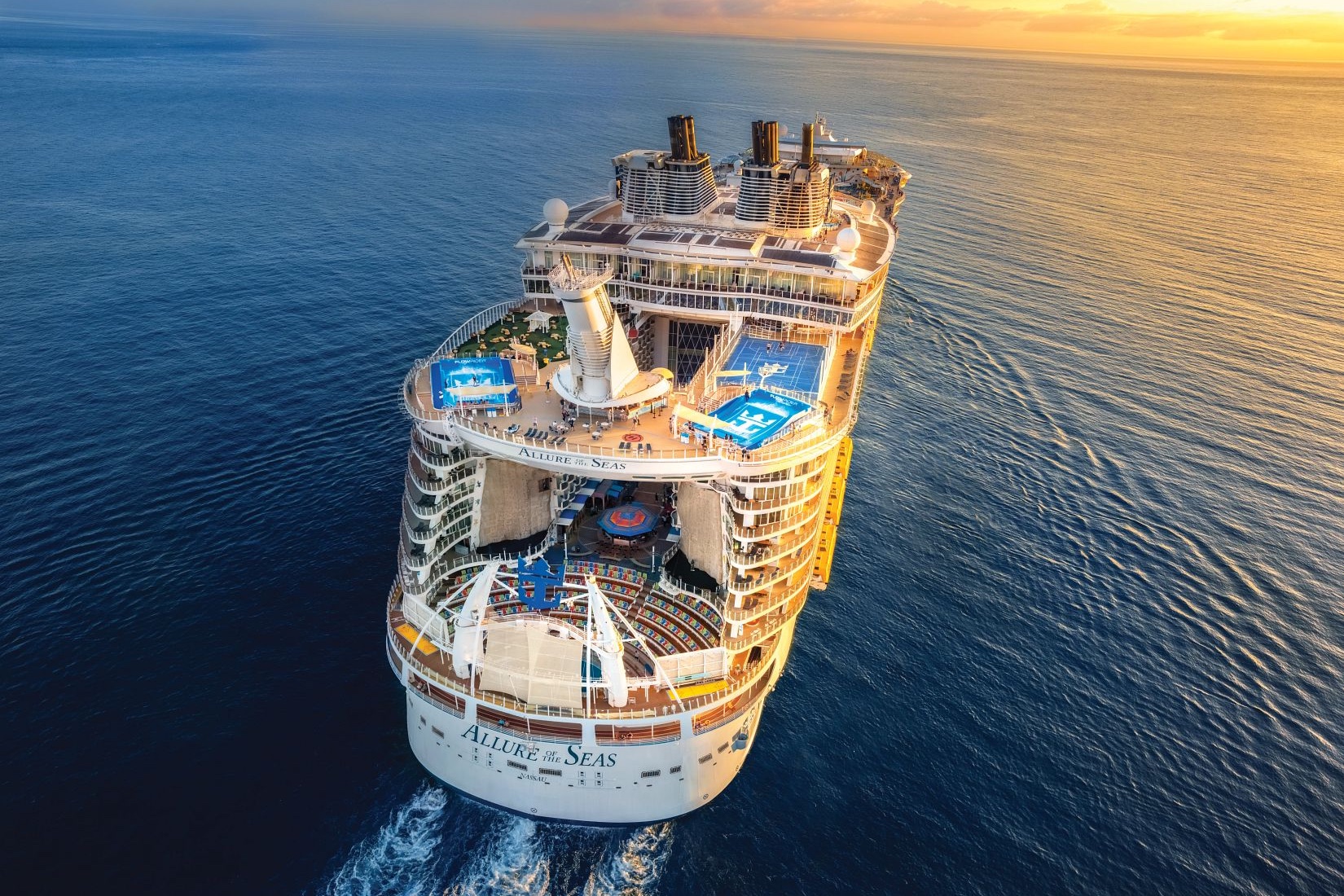 El Allure of the Seas de la Royal Caribbean se posiciona en Puerto 